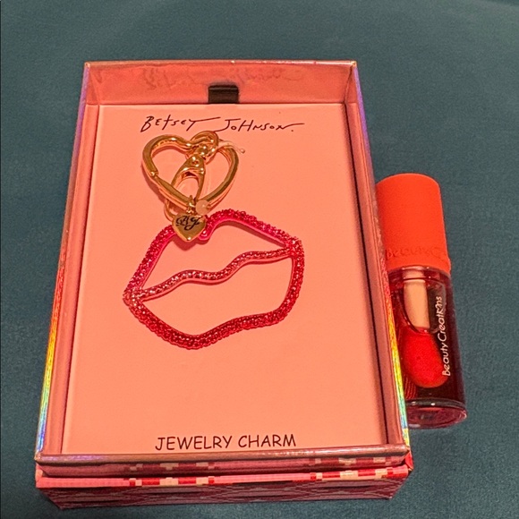 Betsey Johnson Pink Lip Keychain with Gold Heart - Picture 2 of 5